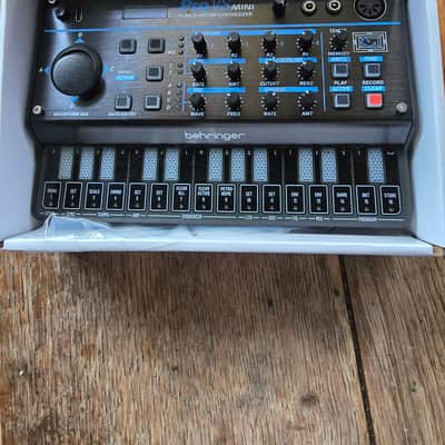 Behringer Pro VS Mini 4-Voice Hybrid Vector Synthesizer 2023 - Present Black image 3