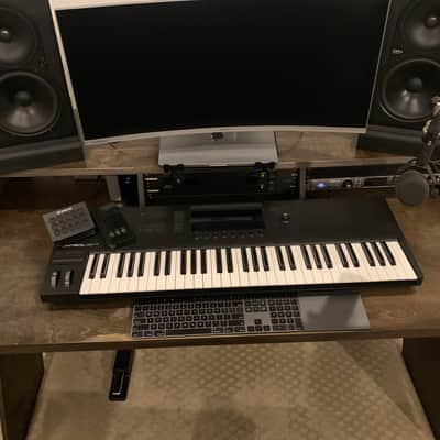 Output / De-Fi Platform Desk - Kodiak Brown with Keyboard tray image 4