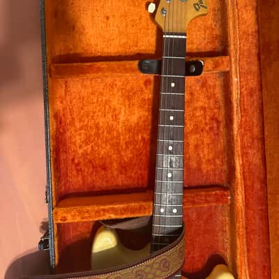 1966 Fender Mustang Guitar with Rosewood Fretboard Olympic White, comes with original case and beautiful $80 strap image 5