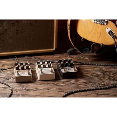 Universal Audio GOLDEN Reverberator Stereo Effects Pedal image 5