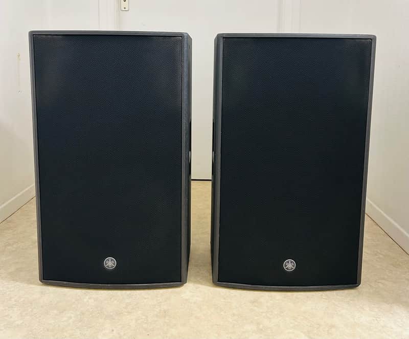 2 enceintes YAMAHA DZR15 avec housses, état exceptionnel, garantie 2029 image 1