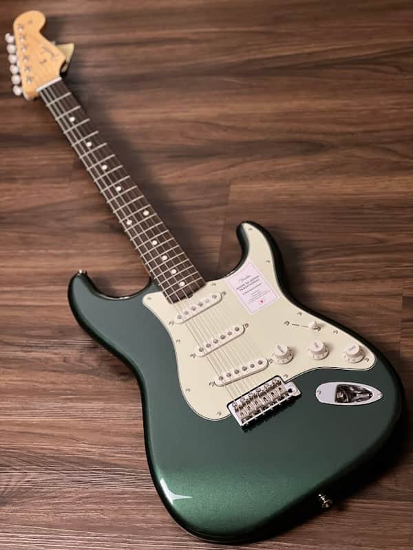 Fender Japan Traditional II 60s Stratocaster with RW FB in Aged