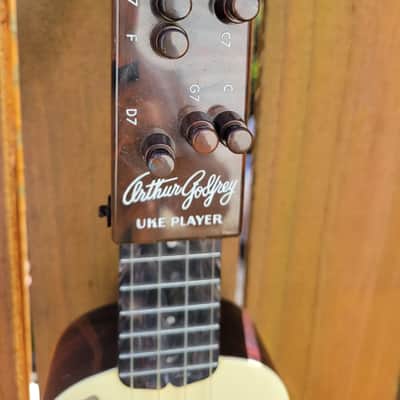 1950's Maccaferri Islander Soprano Ukulele Good Sound image 4
