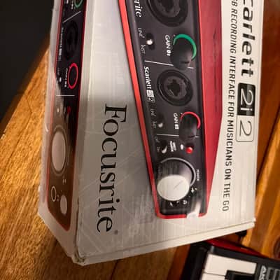 Focusrite Scarlett 2i2 USB 2.0 Audio 2015 with box image 8