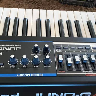 ROLAND JUNO Gi Mobile Synthesizer with Digital Recorder Synth Keyboard Good Condition image 4