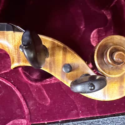 Scott Cao STV-750 Artistic Series 4/4 Violin – 2002 “Soil” 1714 Copy, Bow & Case Scott Cao STV-750 Artistic Series 4/4 Violin – 2002 “Soil” 1714 Copy, Bow & Case 2002 - warm golden-amber finish image 9
