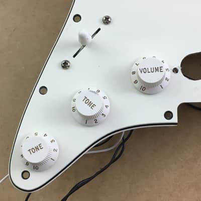 Lefty 2018 Genuine Fender NOS Relic Strat Guitar Left Pickups Loaded Pickguard image 2