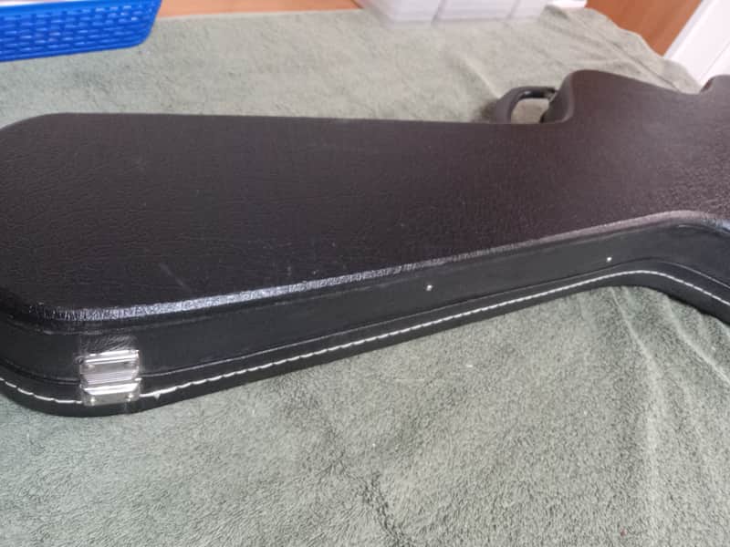 Quest Guitar case 1986?  black image 1