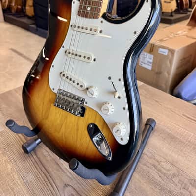 Immagine Fender STRATOCASTER STANDARD '70S MIM SUNBURST + CUSTODIA - 4