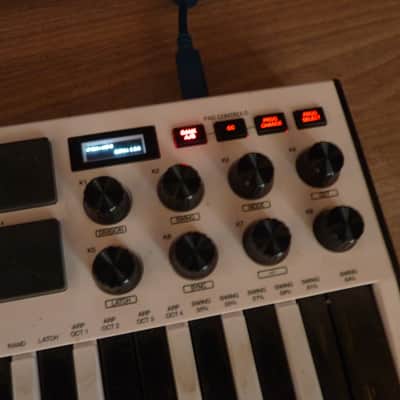 Akai MPK Mini Mk3 - custom avec Boite et Cable USB image 2