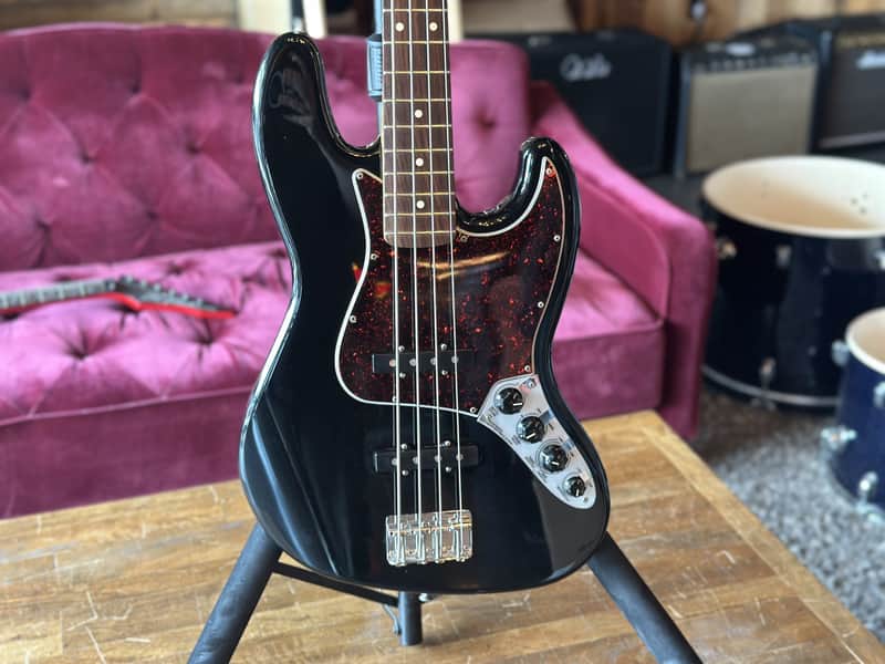 1997 Fender Made in Mexico 4 String Deluxe Jazz Bass w/ Hardshell Case