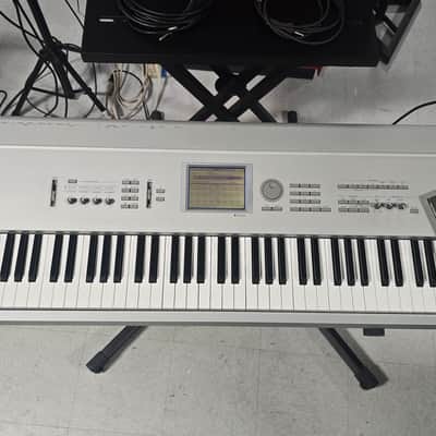 Korg Triton Pro X 88-Key 62-Voice Polyphonic Workstation 1999 - 2000 - Silver