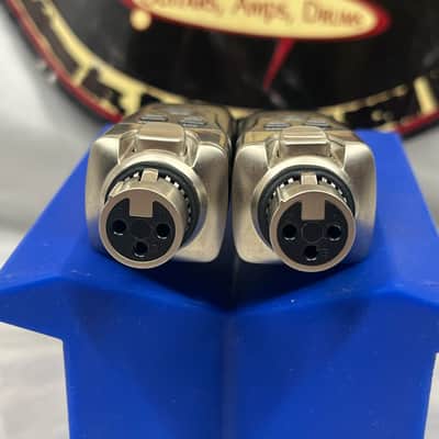 Xvive U4 Wireless In-Ear Monitor System - 2 Transmitters, 2 Receivers image 13