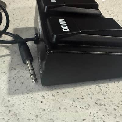 Behringer FS112V Dual Footswitch Pedal Controller – Up/Down Latching Footswitch – 1/4" TRS image 5