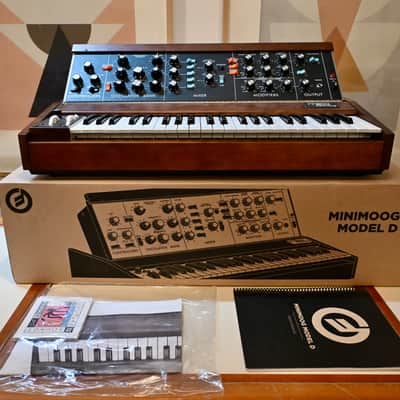 Moog Minimoog Model D Reissue 44-Key Monophonic Synthesizer (2022) 2022 - Present - Black / Wood
