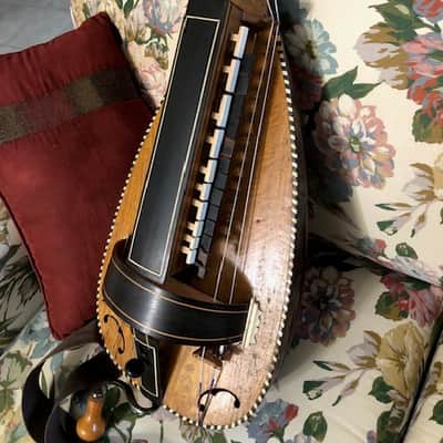 hurdy gurdy made by French maker Perreau 1742 hand made mid-18c - French polish image 5
