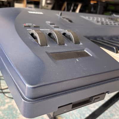 Yamaha EX5 - Blue image 6