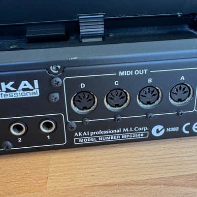 Akai MPC2500 Music Production Center 2005 - 2013 - Black image 14