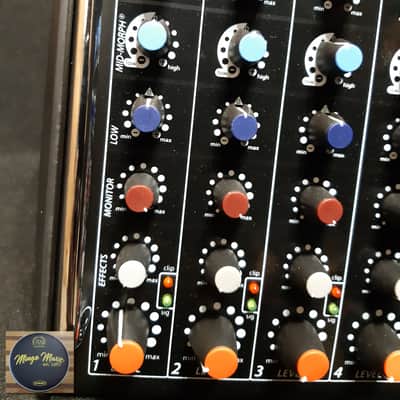 Peavey XR-S powered mixer. 2x 500 watt amplifiers, 8x XLR inputs, 2x graphic EQs image 2