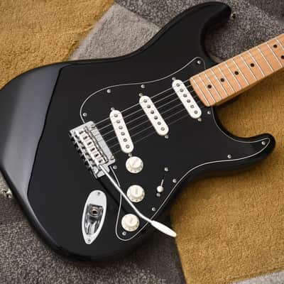 Fender Limited Edition Player Stratocaster MN / Black (Pre-owned, 2021) image 1