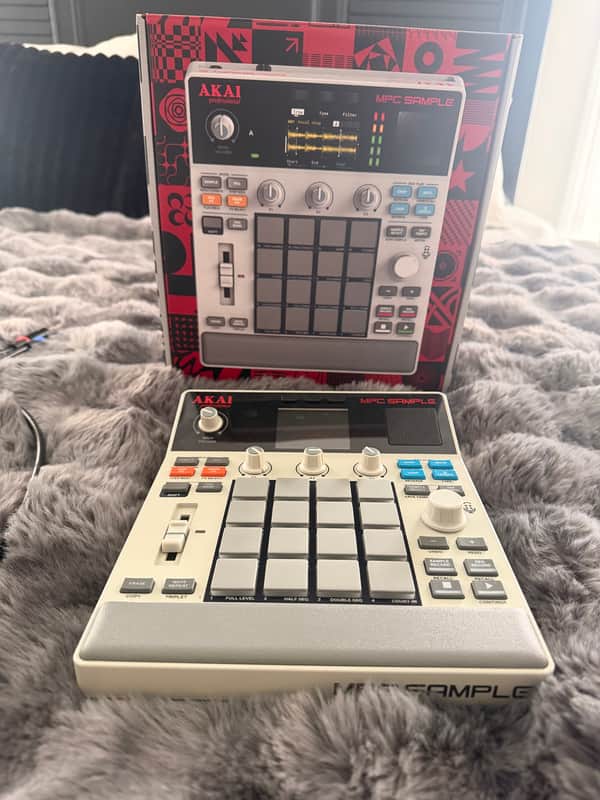 Akai MPC Sample – Excellent Condition + SD Card & iOS Cables Included image 1