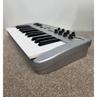 M-Audio Oxygen 8 - MIDI Controller - Good image 10