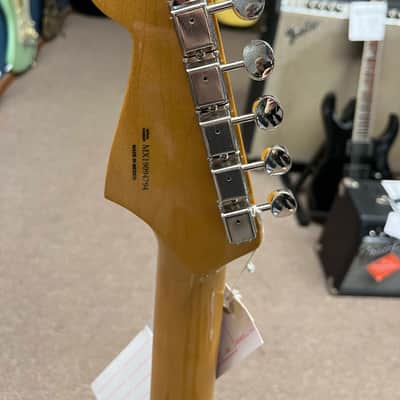 Fender Vintera '60s Stratocaster with Pau Ferro Fretboard 2019  - Ice Blue Metallic - NOS image 6