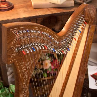 Roosebeck Minstrel 29 String Celtic Harp Chelby Levers Knotwork Bild 3