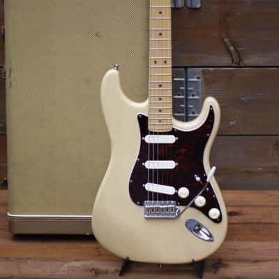 Fender Buddy Guy Stratocaster 1996 - Honey Blonde image 16