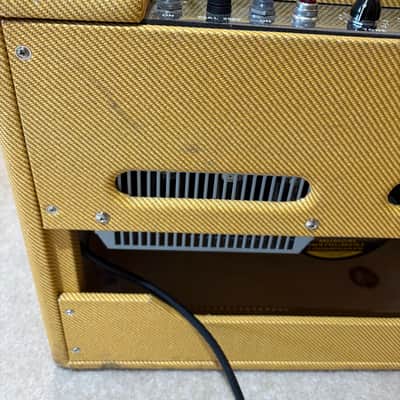 Fender '57 Custom Deluxe 2-Channel 12-Watt 1x12" Guitar Combo 2016 - Present - Lacquered Tweed image 2