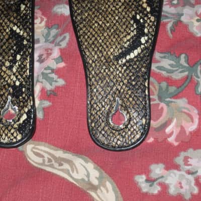 lite use RockYou (Rock You) PU Faux Leather Snakeskin Pattern Guitar Strap (front: brown, tan, black pattern) (back: black) reversible - main part of strap 2 & 3/4" wide, belt part 1 & 1/4" wide [polyurethane leather] Adjustable Length from 44" to 53" image 7