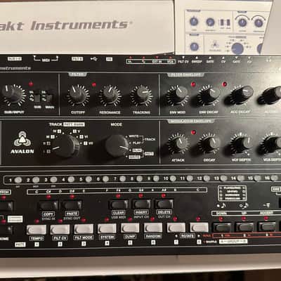 Abstrakt Instruments Avalon Bassline - Black / Red LED image 1