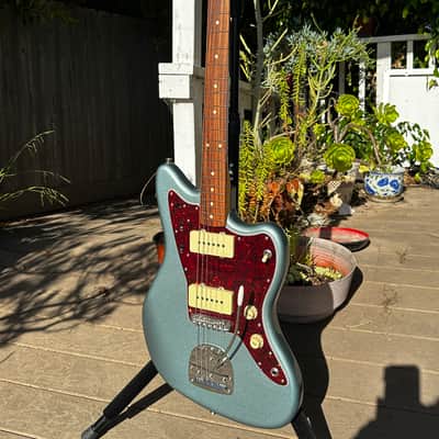 Fender Vintera '60s Jazzmaster with Pau Ferro Fretboard 2019 - 2023 - Ice Blue Metallic image 1