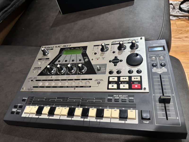 Roland MC-307 Groovebox | Reverb