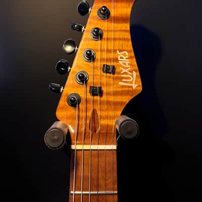 Luxars SG27 New - Flamed Maple Top Black Tele image 8