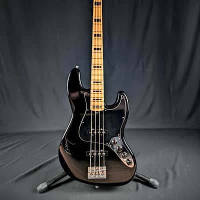 Fender American Deluxe Jazz Bass with Maple Fretboard 2011 Black image 2