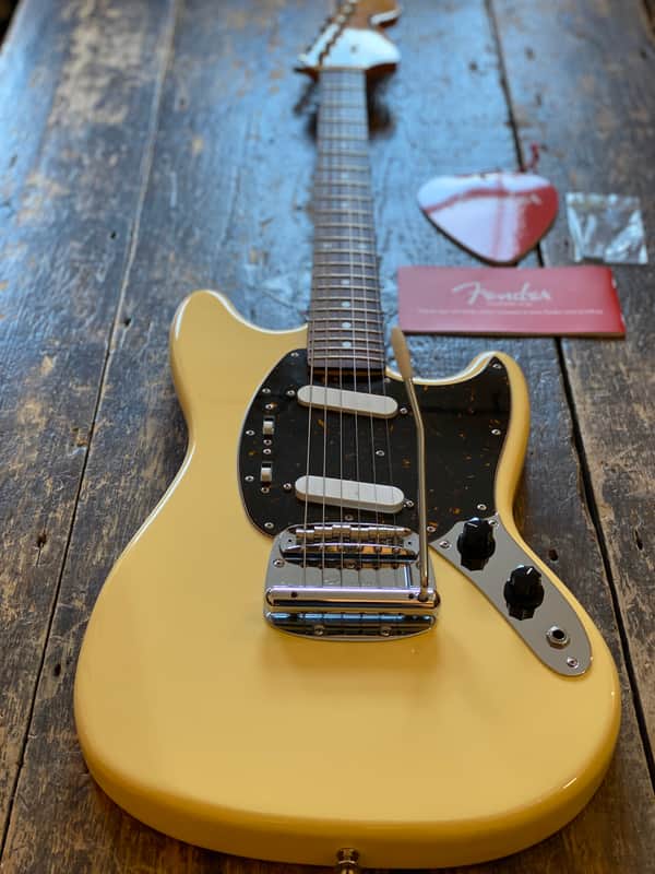 Fender Japan 1969 Reissue Mustang MIJ Vintage White 2015 w/ Case and all Docs