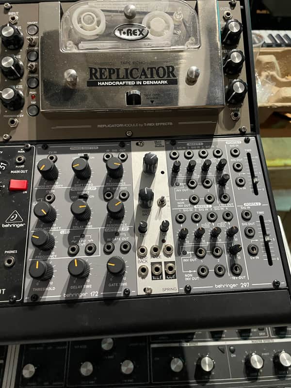 Behringer 172 effects module image 1