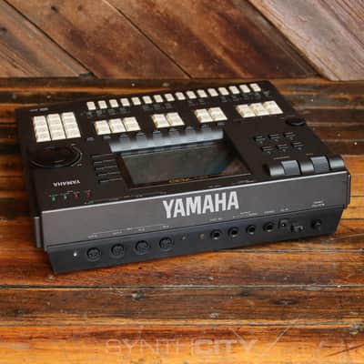 Yamaha QY700 Music Sequencer image 2
