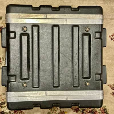 SKB 1SKB-R6U 6U-Space Molded Rack Case 2010s - Black image 3