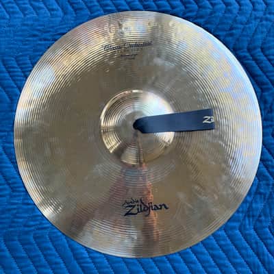 Zildjian 17" Classic Orchestral Selection Medium Light Pair Brilliant image 1