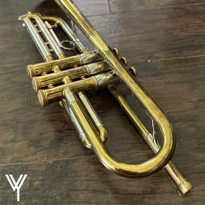 Olds Super Bb Trumpet 1957 - Lacquer image 2