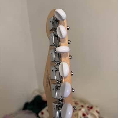 Squier Hello Kitty Stratocaster 2024 - Present - Pink image 9