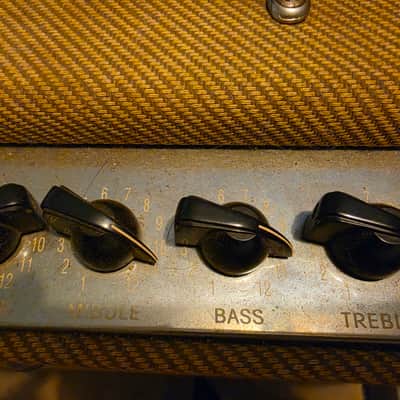 Fender Blues DeVille 2-Channel 60-Watt 4x10" Guitar Combo 1994 - 1996 - Tweed with cover image 12
