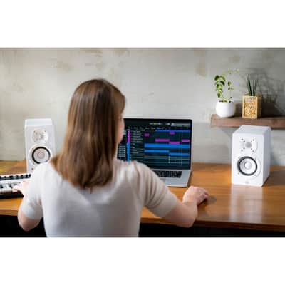 Yamaha HS4 4.5-Inch Powered Compact and Portable Studio Monitors with Class-D Amp (Pair, White) image 6