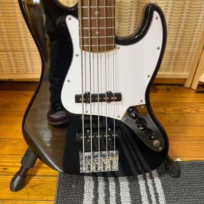 Squier Affinity Jazz Bass with Maple Fretboard 2021 - Present - Black image 2