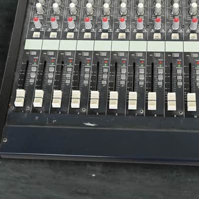 Yamaha MG24/14FX 24-Input 14-Bus Mixing Console with Effects CG01LR9 image 10