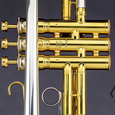 King Silver Sonic 1952 Bb trumpet, lacquer image 4
