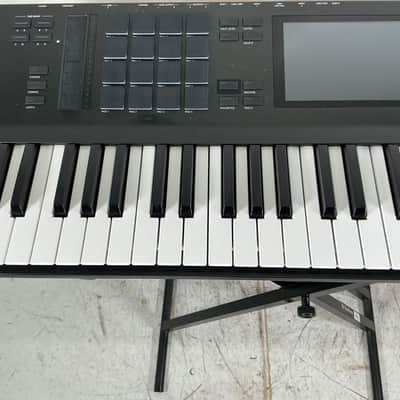 Akai MPC Key 61 Standalone Workstation Synthesizer - Black image 2