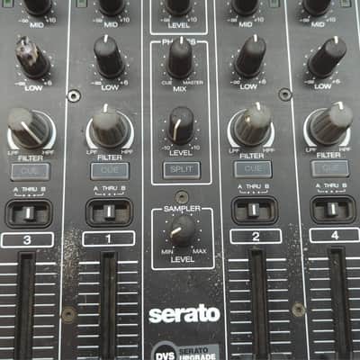 Denon MC7000 4-Channel DJ Controller 2010s - Black image 2